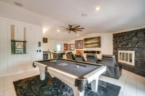 Spacious Bowling Green Home with Hot Tub and Pool!